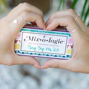New Mixologie tiny perfume set